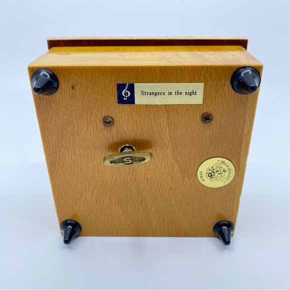 Beautiful Italian Burl Wood Floral Inlay House Of Goebel Strangers In The Night - Picture 6 of 16